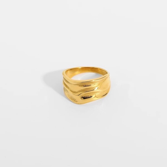 Gold ring, statement gold ring, minimalist gold ring, stacking gold ring - Picture 5 of 6